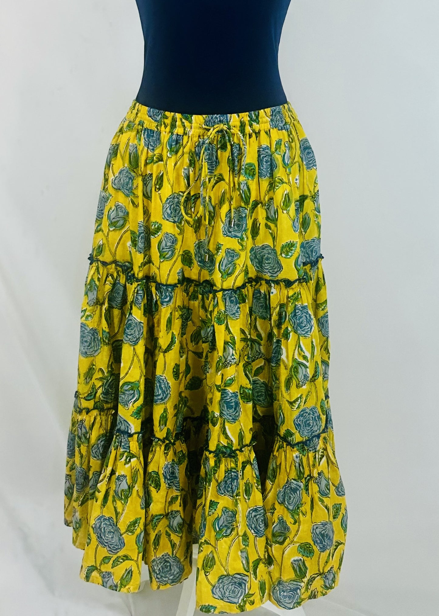 TIERED SKIRT WITH ELASTICATED WAISTBAND WITH DRAWSTRINGS WITH CONTRAST TRIM DETAILS AND WITH LINING
